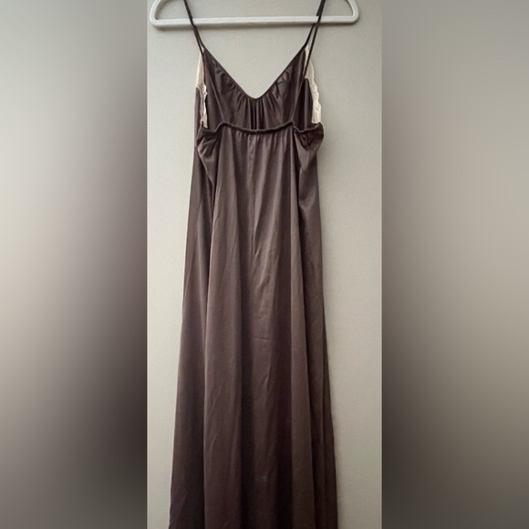 Vintage 2 pc gown with matching housecoat - Picture 4 of 12